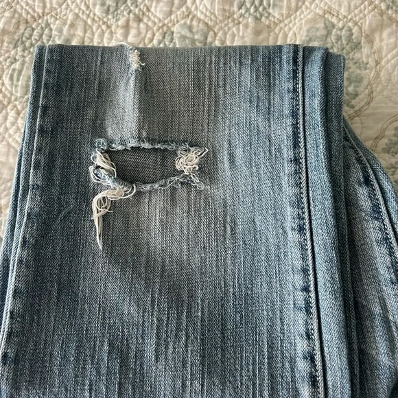 American Eagle Distressed Jeans - Picture 10 of 10
